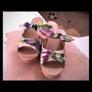 suzZato multicolor heels